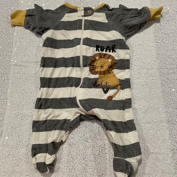 Gerber Lions PJ Set - Picture 3 of 5